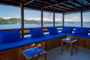 diving liveaboard indonesia / lounge area of Liveboard MARI