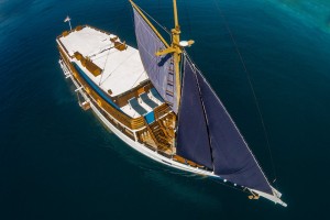 diving liveaboard indonesia / the sun deck of Liveaboard MARI