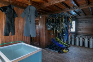 diving liveaboard indonesia / the dive deck of Liveboard MARI