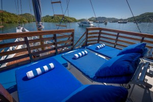 diving liveaboard indonesia / the sun deck of Liveaboard MARI